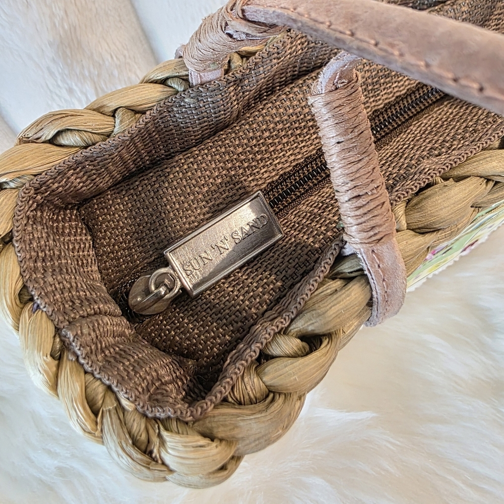Woven Tote Bag with Heart Design - Picture 5 of 13